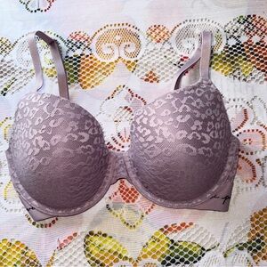 Victoria’s Secret PINK lace lavender bra w/adjustable straps & hook closure 32DD